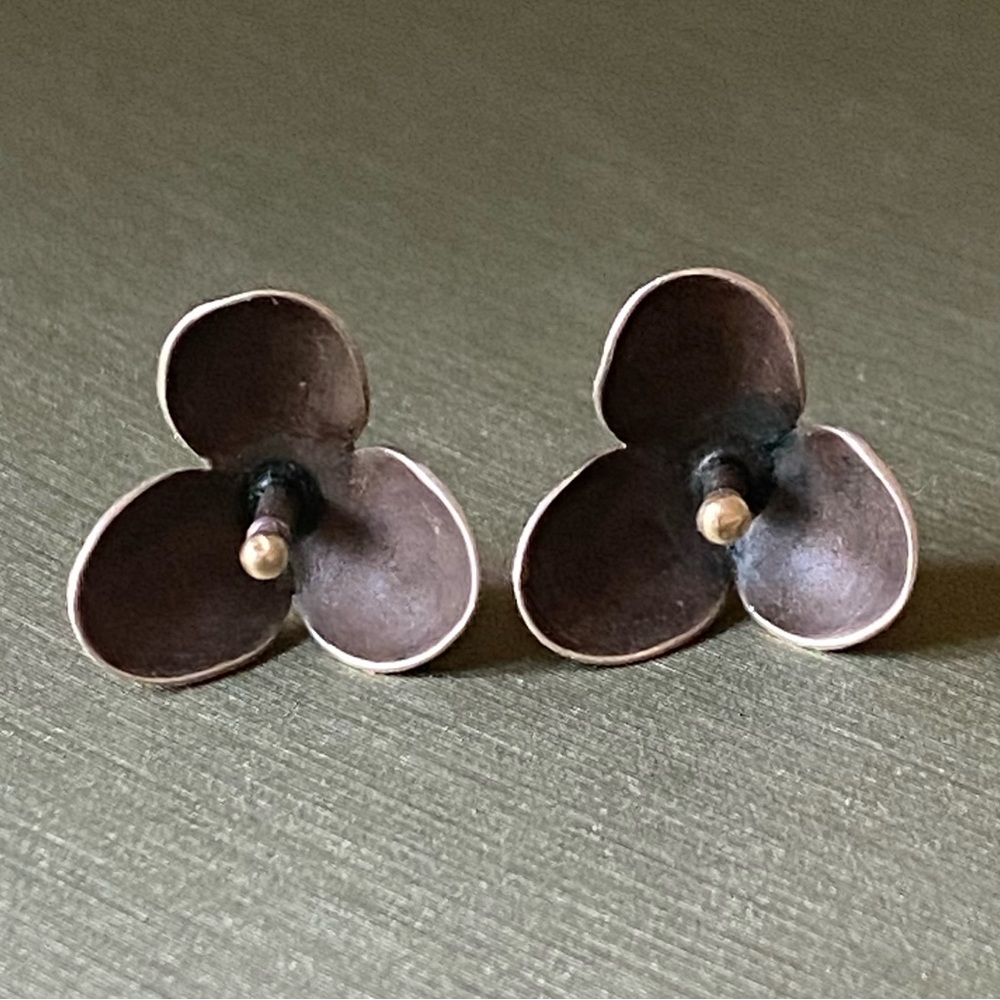Dainty flower earrings.